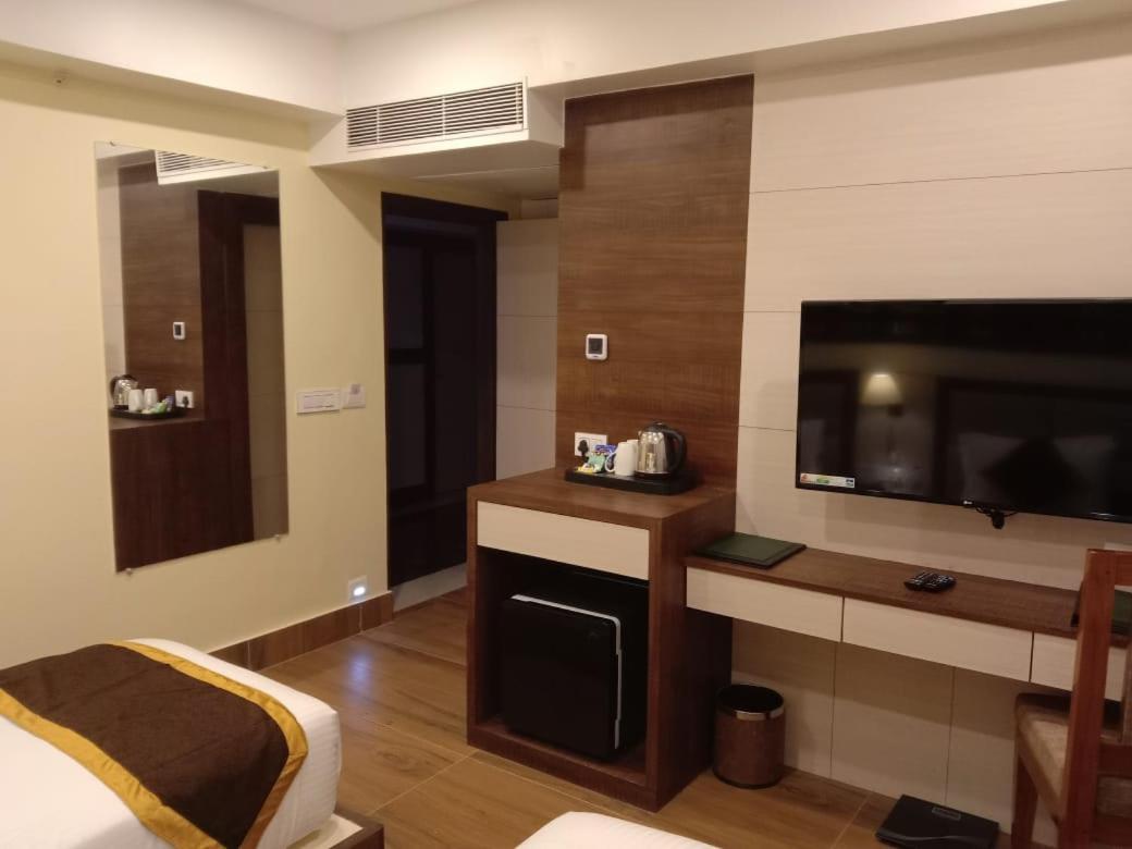Hotel Rimi International 아가르탈라 외부 사진