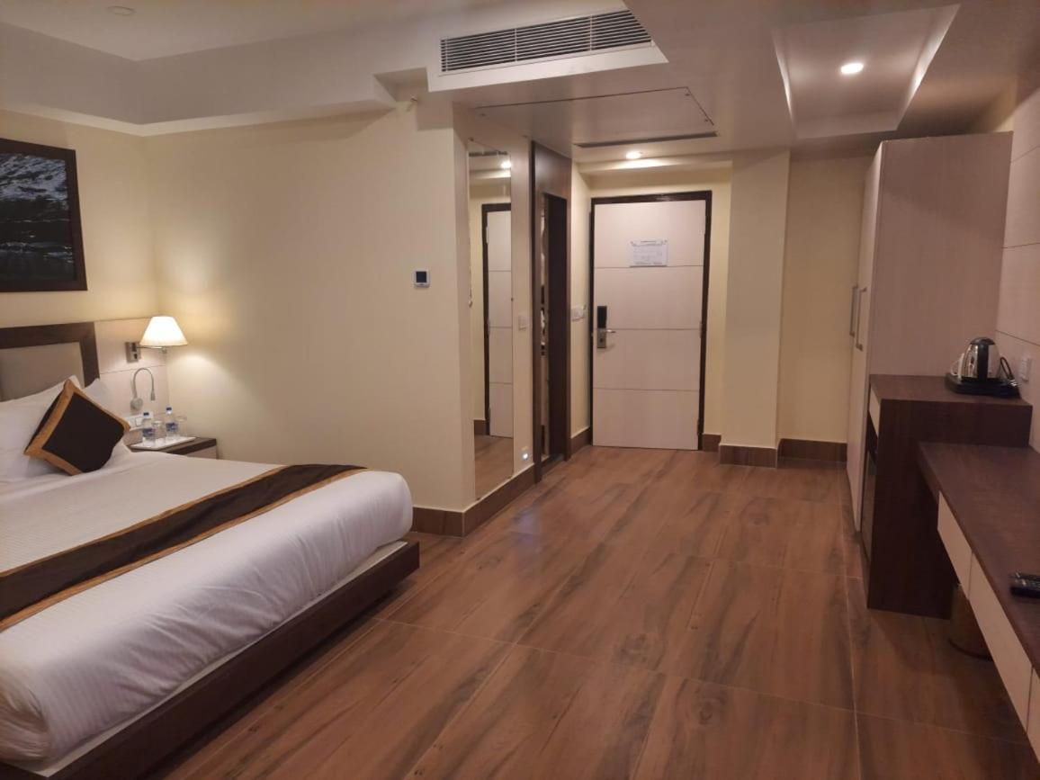 Hotel Rimi International 아가르탈라 외부 사진