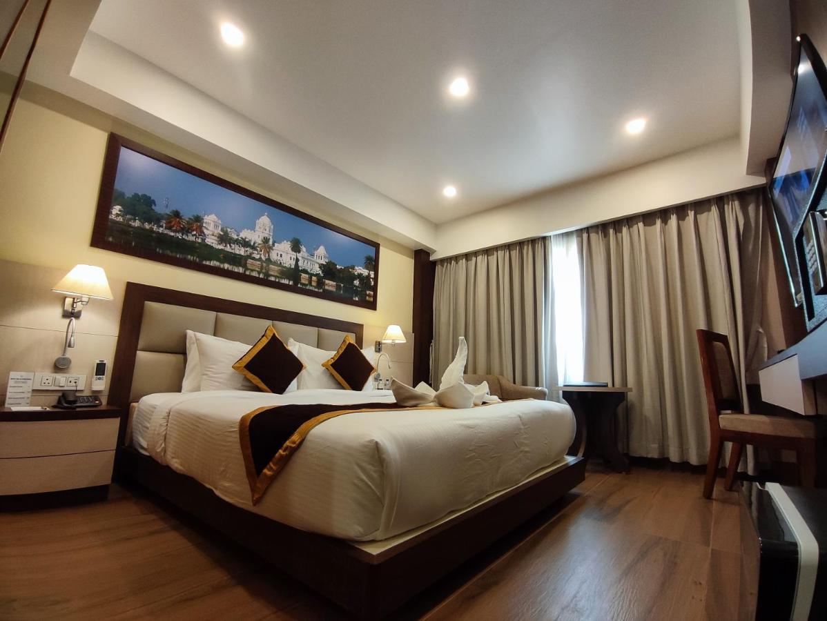 Hotel Rimi International 아가르탈라 외부 사진