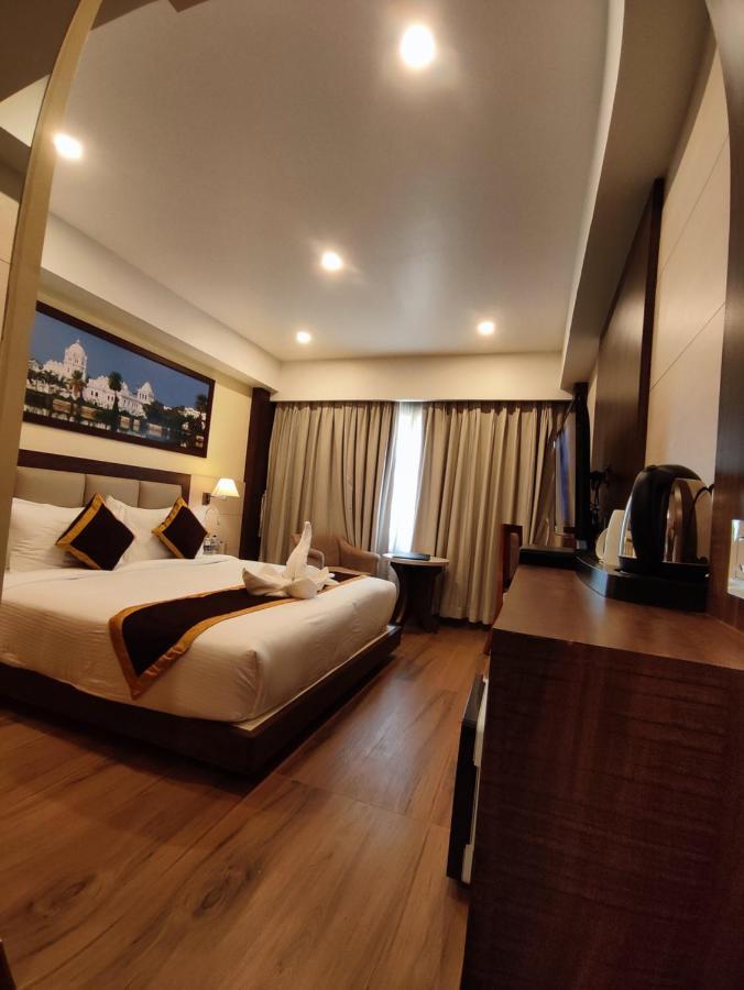 Hotel Rimi International 아가르탈라 외부 사진