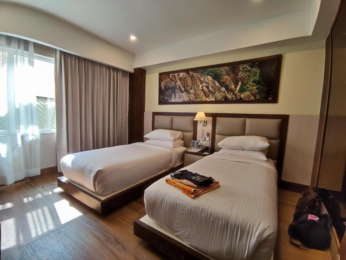 Hotel Rimi International 아가르탈라 외부 사진