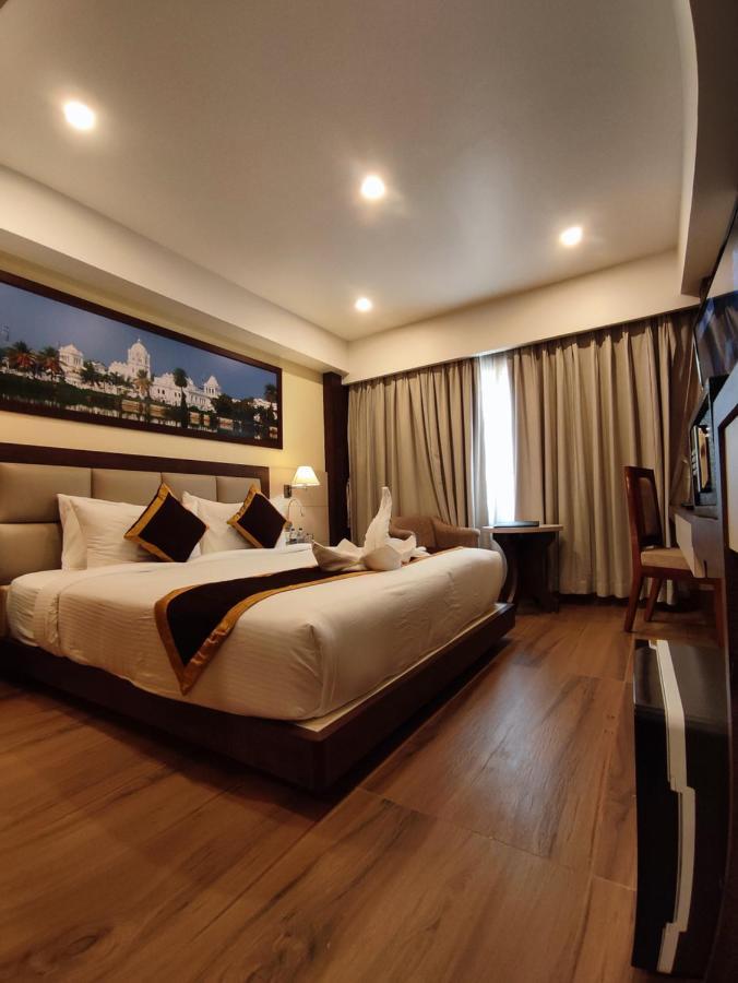 Hotel Rimi International 아가르탈라 외부 사진