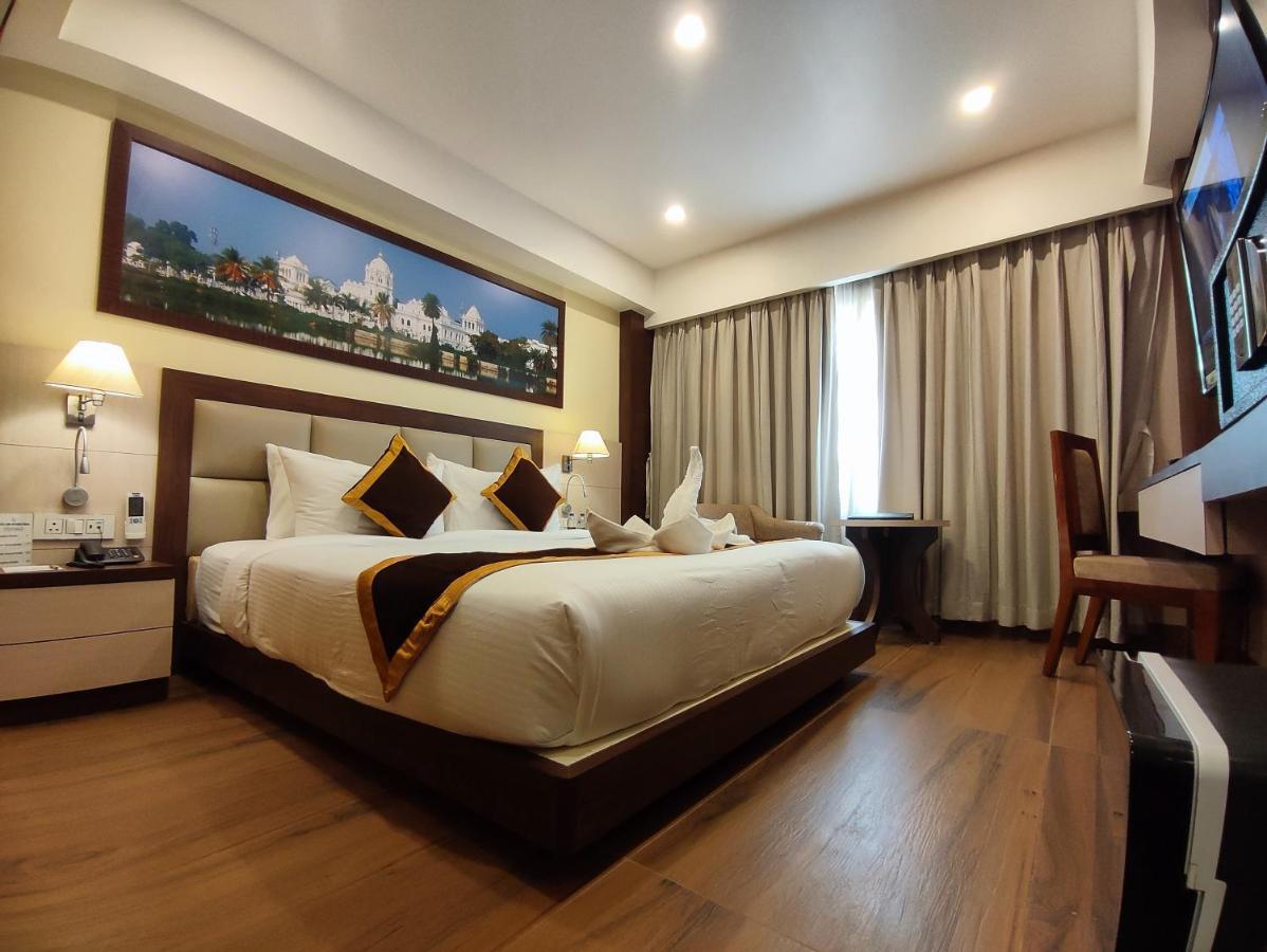 Hotel Rimi International 아가르탈라 외부 사진
