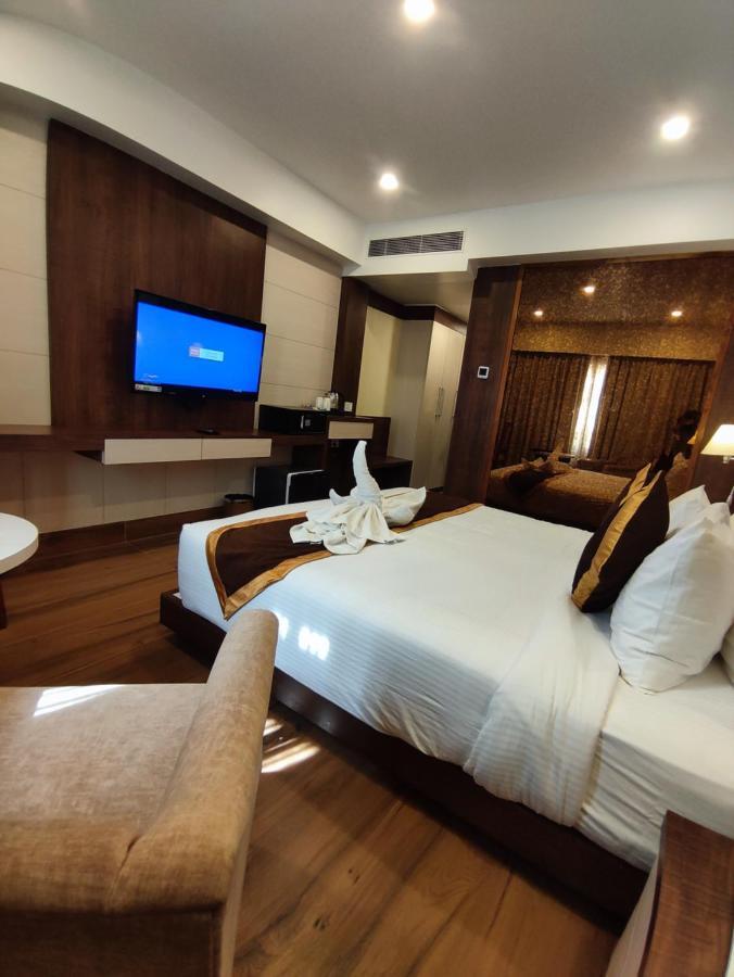 Hotel Rimi International 아가르탈라 외부 사진