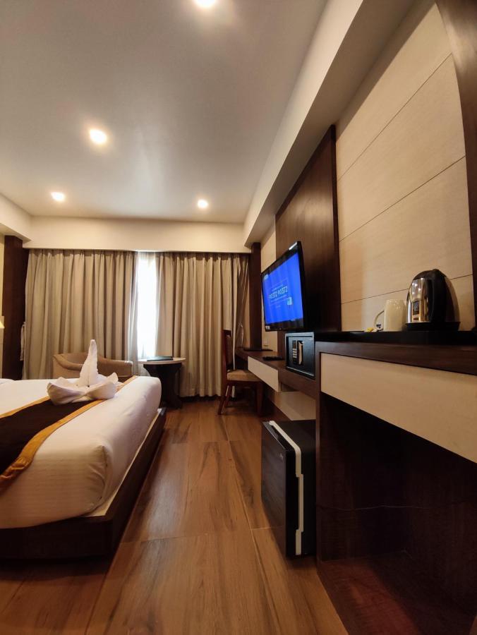 Hotel Rimi International 아가르탈라 외부 사진