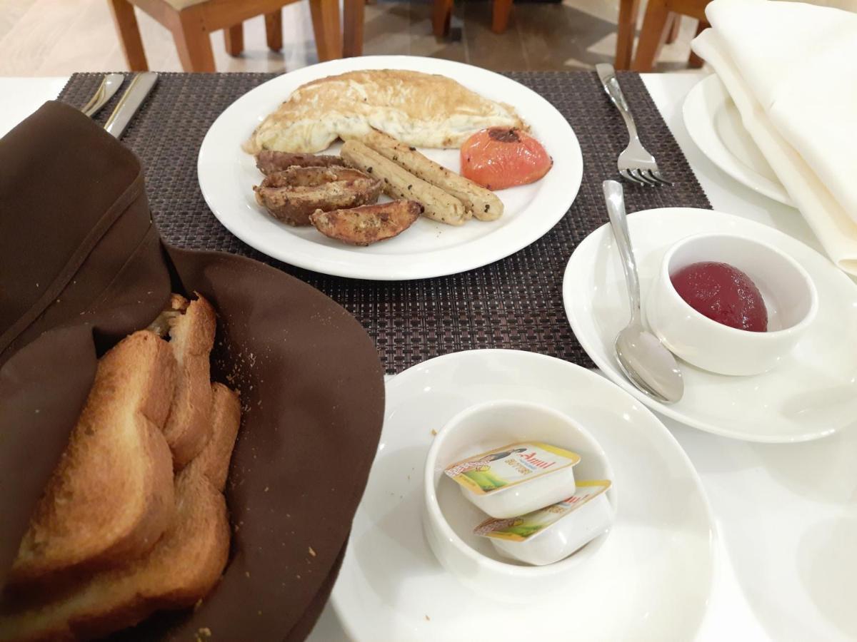 Hotel Rimi International 아가르탈라 외부 사진