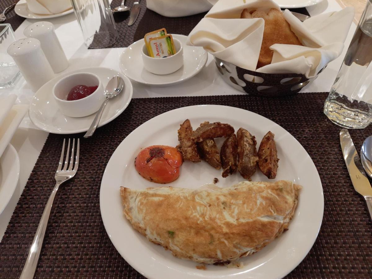 Hotel Rimi International 아가르탈라 외부 사진